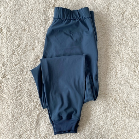 ❤️ Lululemon On the Fly Jogger Size 4 Blue NWOT - Picture 7 of 11